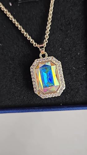 Royal Aurora Crystal Pendant – Elegant Gold Necklace