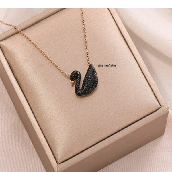 Elegant Black Swan Pendant Necklace – Luxury Crystal Charm